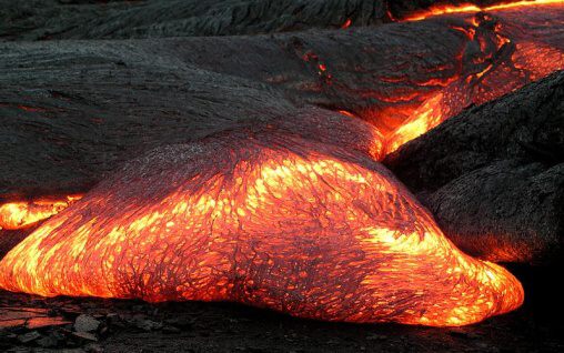 Fotky: Magma (roztavená hornina)